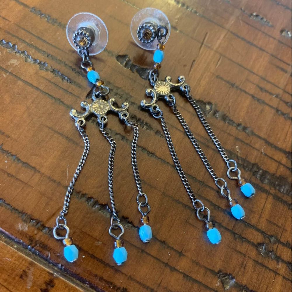 Women’s dangle earrings